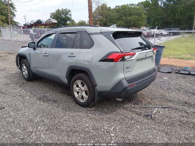 2021 TOYOTA RAV4 XLE 3