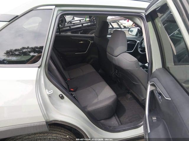 2021 TOYOTA RAV4 XLE 8