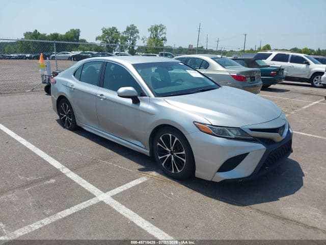 2018 TOYOTA CAMRY SE - 1