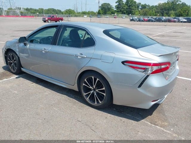 2018 TOYOTA CAMRY SE 3