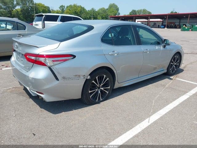 2018 TOYOTA CAMRY SE 4