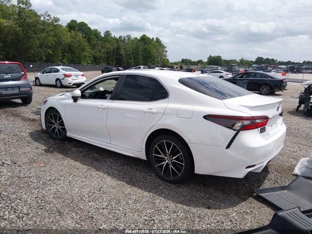 2021 TOYOTA CAMRY SE 3
