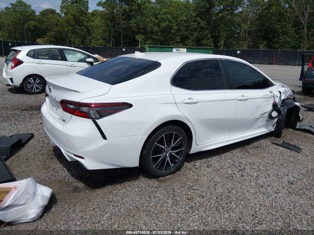 2021 TOYOTA CAMRY SE 4