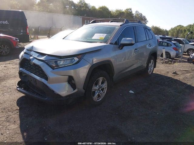 2020 TOYOTA RAV4 XLE 2
