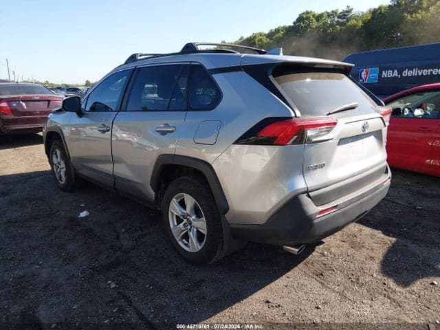2020 TOYOTA RAV4 XLE 3