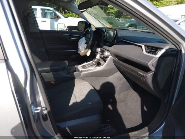 2020 TOYOTA RAV4 XLE 5