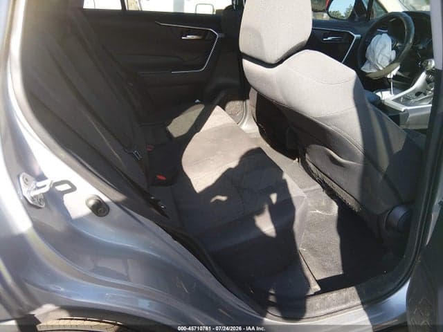 2020 TOYOTA RAV4 XLE 8