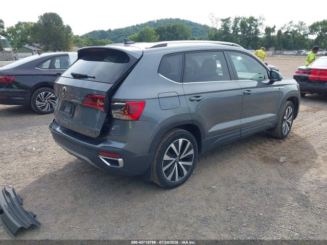2023 VOLKSWAGEN TAOS 1.5T SE 4