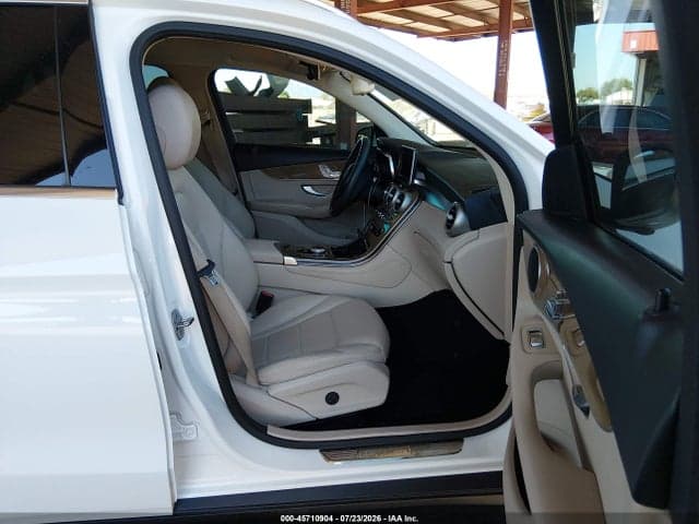 2018 MERCEDES-BENZ GLC 300 4MATIC 5