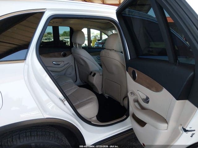 2018 MERCEDES-BENZ GLC 300 4MATIC 8