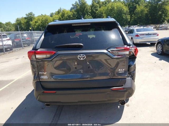2019 TOYOTA RAV4 XLE 16