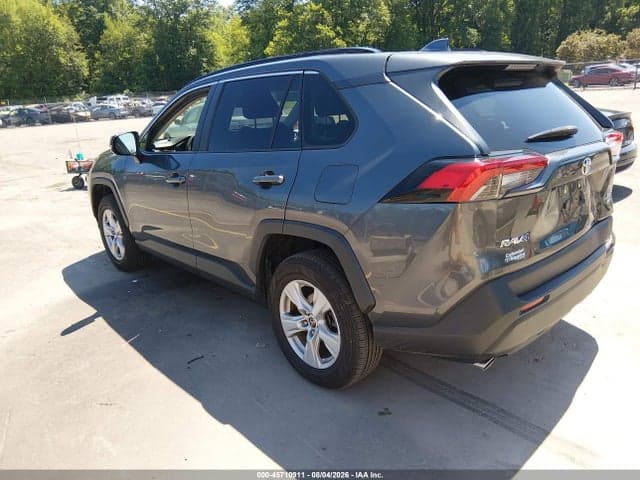2019 TOYOTA RAV4 XLE 3