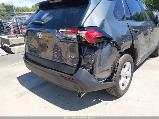 2019 TOYOTA RAV4 XLE 6