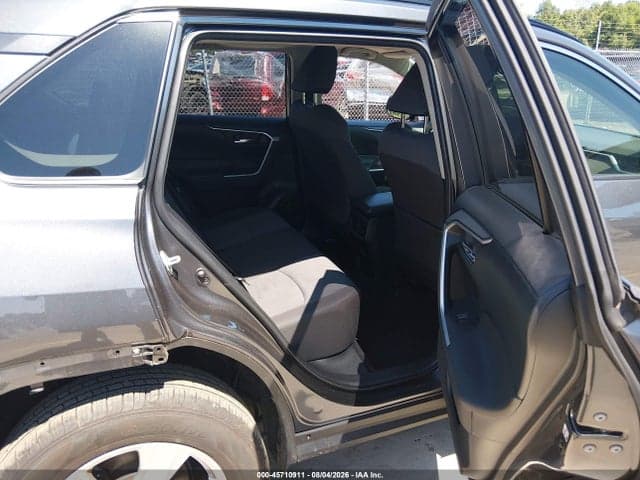 2019 TOYOTA RAV4 XLE 8