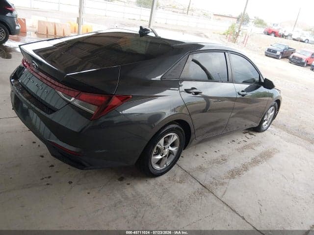 2021 HYUNDAI ELANTRA SE 4