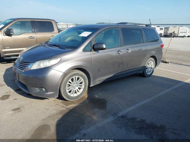 2017 TOYOTA SIENNA XLE 8 PASSENGER 2