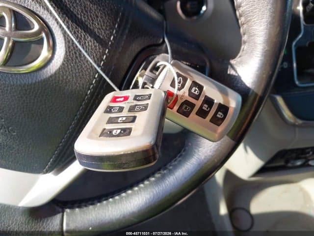 2017 TOYOTA SIENNA XLE 8 PASSENGER 11
