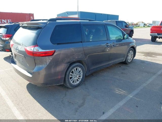 2017 TOYOTA SIENNA XLE 8 PASSENGER 4