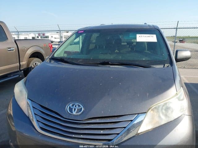 2017 TOYOTA SIENNA XLE 8 PASSENGER 6