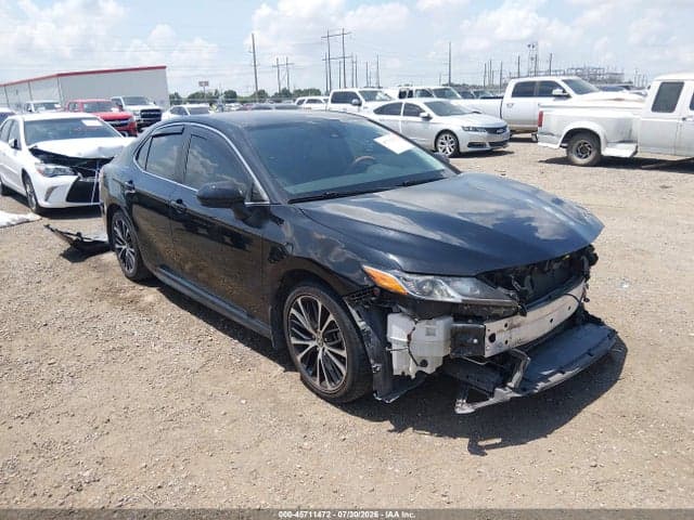 2020 TOYOTA CAMRY SE 1
