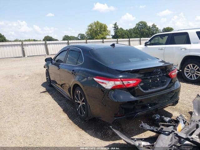 2020 TOYOTA CAMRY SE 3