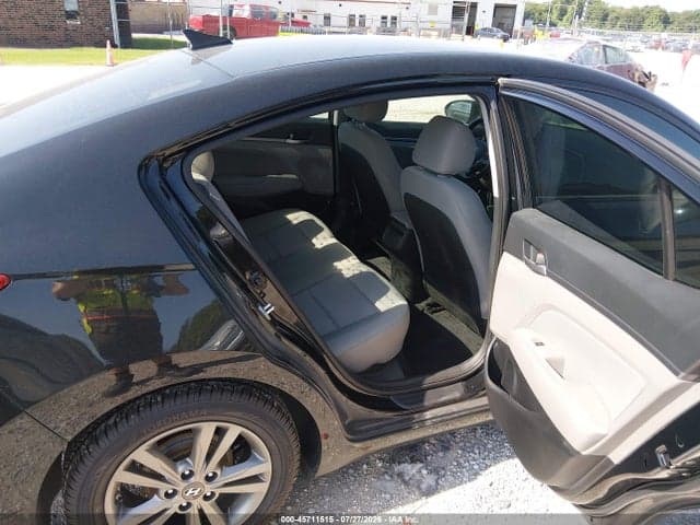 2017 HYUNDAI ELANTRA SE 8