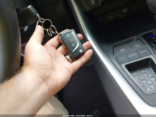 2019 TOYOTA RAV4 LE 11