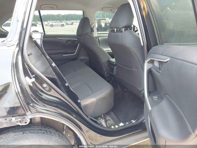 2019 TOYOTA RAV4 LE 8