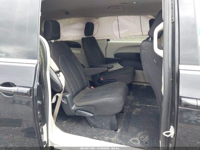 2023 CHRYSLER VOYAGER LX 8