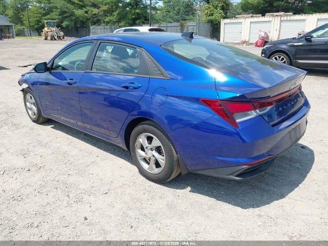2022 HYUNDAI ELANTRA SE 3