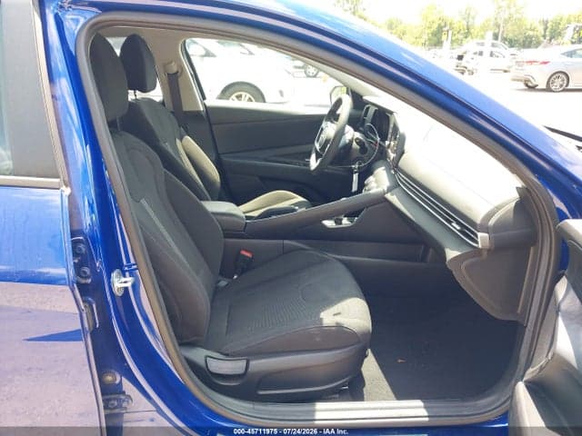 2022 HYUNDAI ELANTRA SE 5
