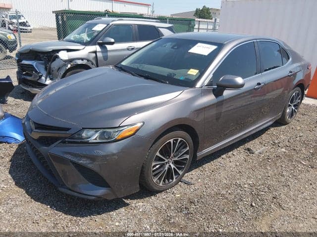 2018 TOYOTA CAMRY SE 2