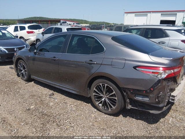 2018 TOYOTA CAMRY SE 14