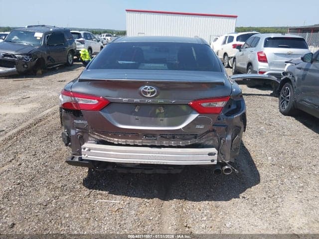 2018 TOYOTA CAMRY SE 16