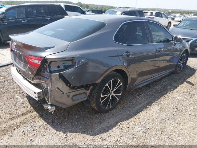 2018 TOYOTA CAMRY SE 4