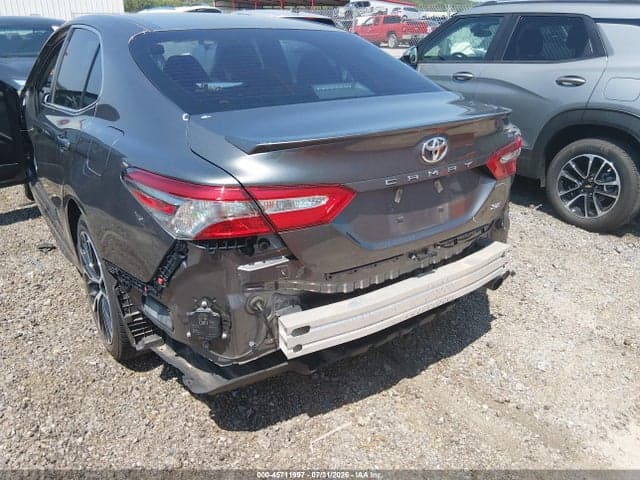 2018 TOYOTA CAMRY SE 6