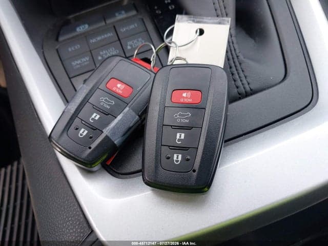 2025 TOYOTA RAV4 XLE 11