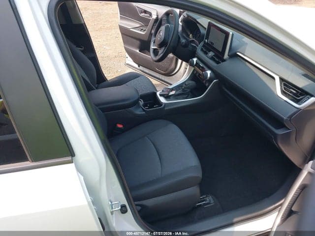 2025 TOYOTA RAV4 XLE 5