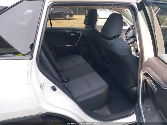 2025 TOYOTA RAV4 XLE 8