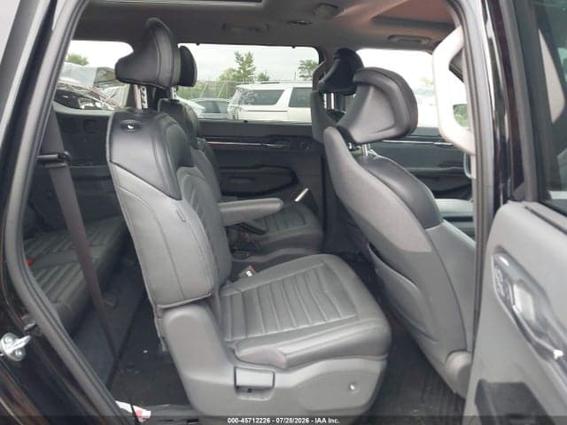 2025 KIA EV9 LAND 8
