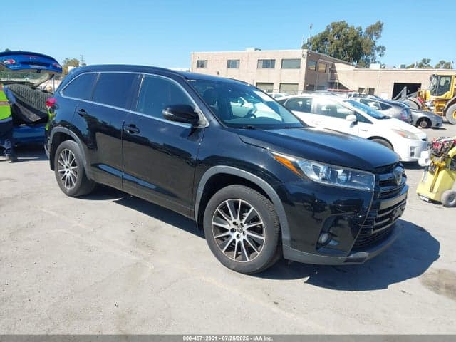 2017 TOYOTA HIGHLANDER SE 1