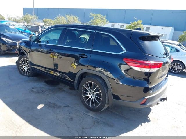 2017 TOYOTA HIGHLANDER SE 3