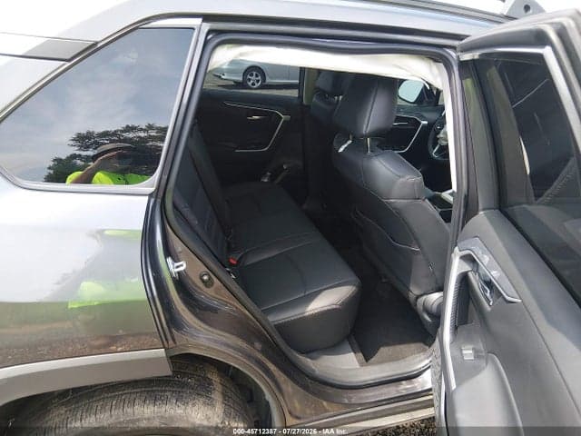 2024 TOYOTA RAV4 XLE PREMIUM 8