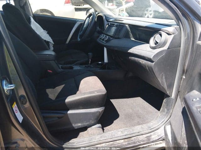 2017 TOYOTA RAV4 LE 5