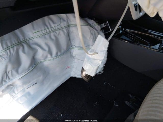 2017 TOYOTA PRIUS THREE 11