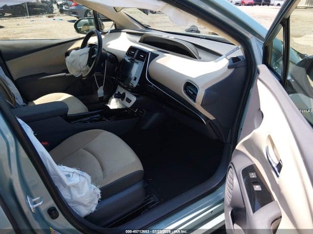2017 TOYOTA PRIUS THREE 5