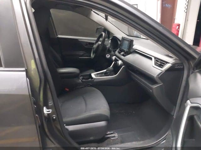 2020 TOYOTA RAV4 LE 5