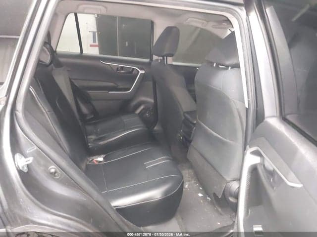 2020 TOYOTA RAV4 LE 8