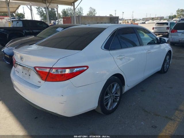 2017 TOYOTA CAMRY SE 4