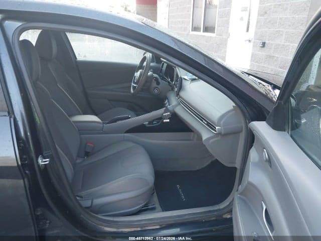 2021 HYUNDAI ELANTRA SE 5